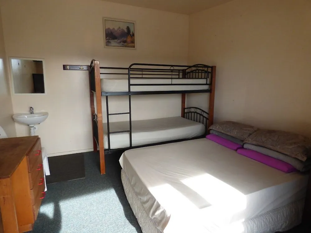 Отель Racecourse Backpackers Hostel Christchurch
